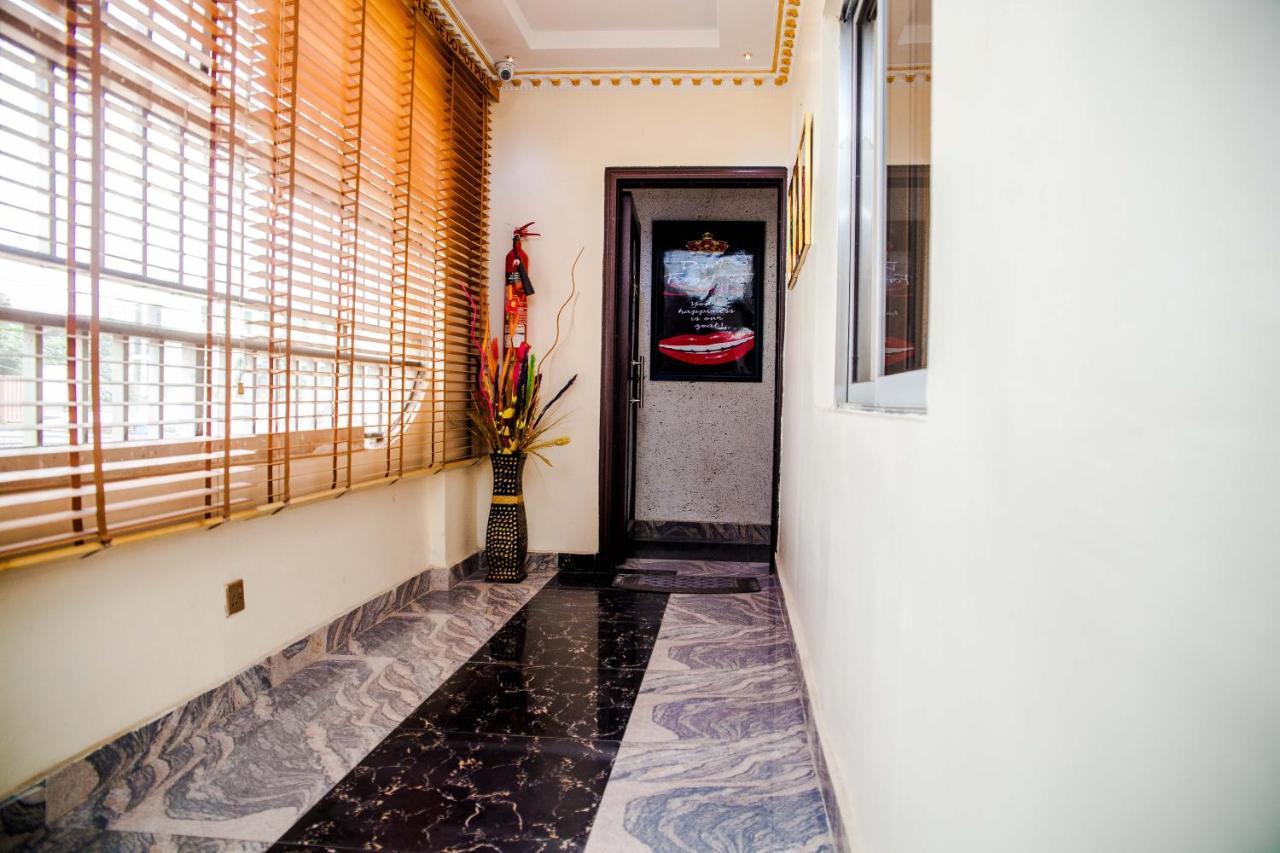 Tobby Royal Suites Ikeja Exterior photo